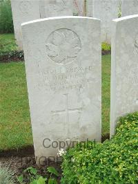 Etaples Military Cemetery - Mitchell, D